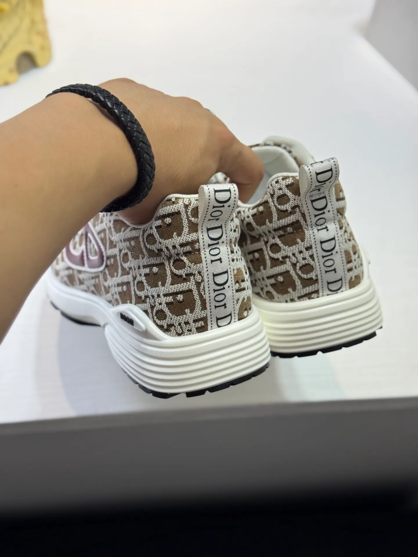 Men's shoes 💰420 [New style] 🏵️🏵️Original quality! Dior🔥Christan Dior (Dior) hot style [new style]⚠⚠️Top purchasing agent🔍🔍Men's HK counters are on sale simultaneously. Sole: The original sole is specially provided by the original factory. The exclusive movable molded sole is super comfortable. The original factory follows the order. 🔍🔍The high-quality multi-color splicing design is exquisite and unique, with canvas upper and mesh lining💪Details determine the quality. We only make shoes with care. You can go in and out of the counter at will. Welcome to compare🇮🇹Size: 38-44 (45 customized)